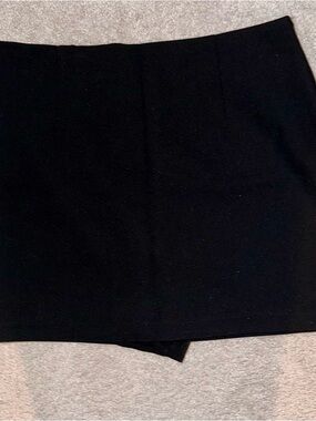 Abercrombie & Fitch Black High-Waist Mini Skort